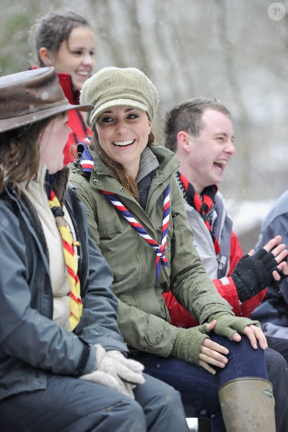 Kate Middleton (Catherine), la duchesse de Cambridge, enceinte, a pris part a un entrainement de bénévoles de l'Association des Scouts au Great Tower Scout Camp près de Newby Bridge, en Cumbrie, Angleterre, le 22 mars 2013.