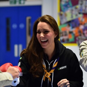 Catherine Kate Middleton, la duchesse de Cambridge enceinte, visite l'association des Scouts afin de soutenir la campagne "Better Prepared" qui vise à aider les communautés à développer l'association à travers le Royaume-Uni, à Londres, le 16 décembre 2014.