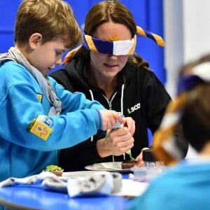 Catherine Kate Middleton, la duchesse de Cambridge enceinte, visite l'association des Scouts afin de soutenir la campagne "Better Prepared" qui vise à aider les communautés à développer l'association à travers le Royaume-Uni, à Londres, le 16 décembre 2014.