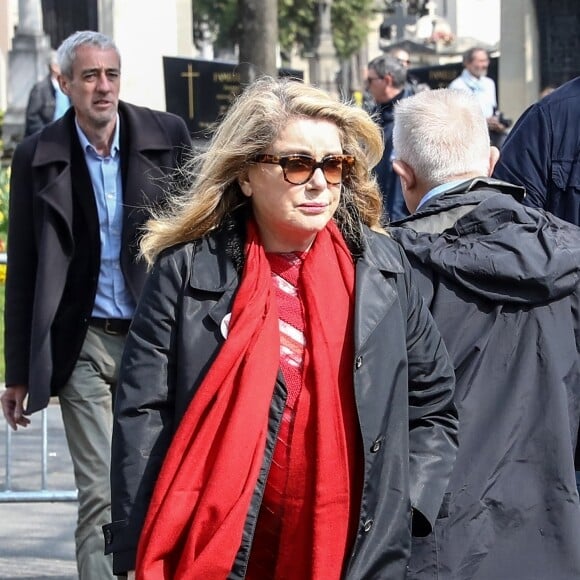 André Téchiné, Catherine Deneuve - Arrivées aux obsèques d'Agnès Varda au Cimetière du Montparnasse à Paris, le 2 avril 2019.