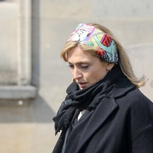 Julie Gayet - Arrivées aux obsèques d'Agnès Varda au Cimetière du Montparnasse à Paris, le 2 avril 2019.