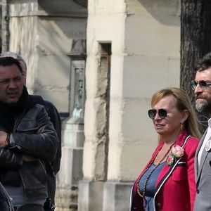 Rosalie Varda, la fille d'Agnès, Mathieu Demy, le fils d'Agnès et sa fille - Arrivées aux obsèques d'Agnès Varda au Cimetière du Montparnasse à Paris, le 2 avril 2019.