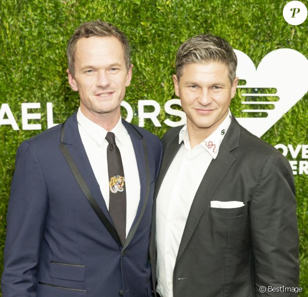 Neil Patrick Harris et son mari David Burtka au photocall de la soirée caritative des "Golden Heart Awards" au profit de l'association "God's Love We Deliver" au Spring Studios à New York, le 18 octobre 2018.
