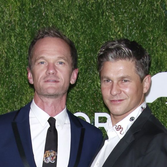 Neil Patrick Harris et son mari David Burtka au photocall de la soirée caritative des "Golden Heart Awards" au profit de l'association "God's Love We Deliver" au Spring Studios à New York, le 18 octobre 2018.