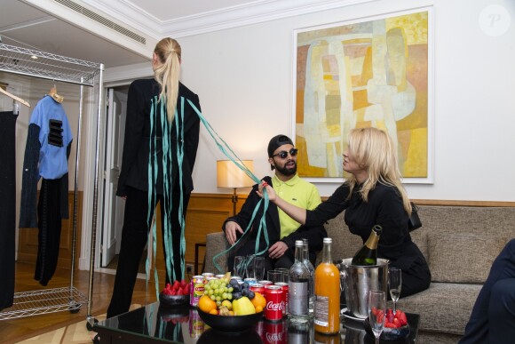 Exclusif - Le styliste Fahaid Sanober présente sa nouvelle collection intitulée "The New Pop Art" à Pamela Anderson à l'hôtel Marriott Champs-Élysées. Paris, le 1er Avril 2019. © Pierre Perusseau / Bestimage
