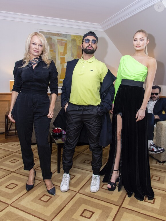 Exclusif - Le styliste Fahaid Sanober présente sa nouvelle collection intitulée "The New Pop Art" à Pamela Anderson à l'hôtel Marriott Champs-Élysées. Paris, le 1er Avril 2019. © Pierre Perusseau / Bestimage
