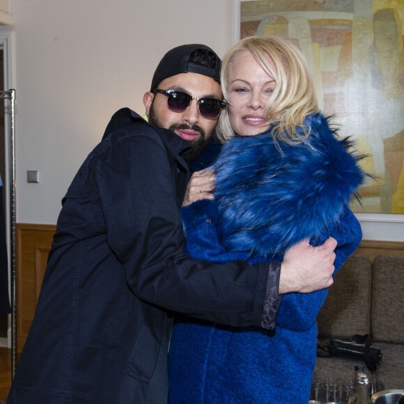 Exclusif - Le styliste Fahaid Sanober présente sa nouvelle collection intitulée "The New Pop Art" à Pamela Anderson à l'hôtel Marriott Champs-Élysées. Paris, le 1er Avril 2019. © Pierre Perusseau / Bestimage