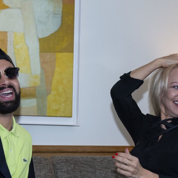 Exclusif - Le styliste Fahaid Sanober présente sa nouvelle collection intitulée "The New Pop Art" à Pamela Anderson à l'hôtel Marriott Champs-Élysées. Paris, le 1er Avril 2019. © Pierre Perusseau / Bestimage