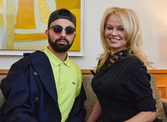 Exclusif - Le styliste Fahaid Sanober présente sa nouvelle collection intitulée "The New Pop Art" à Pamela Anderson à l'hôtel Marriott Champs-Élysées. Paris, le 1er Avril 2019. © Pierre Perusseau / Bestimage
