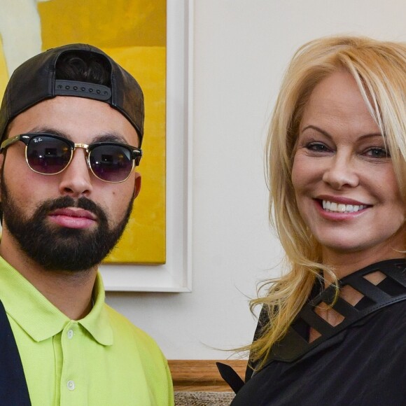 Exclusif - Le styliste Fahaid Sanober présente sa nouvelle collection intitulée "The New Pop Art" à Pamela Anderson à l'hôtel Marriott Champs-Élysées. Paris, le 1er Avril 2019. © Pierre Perusseau / Bestimage