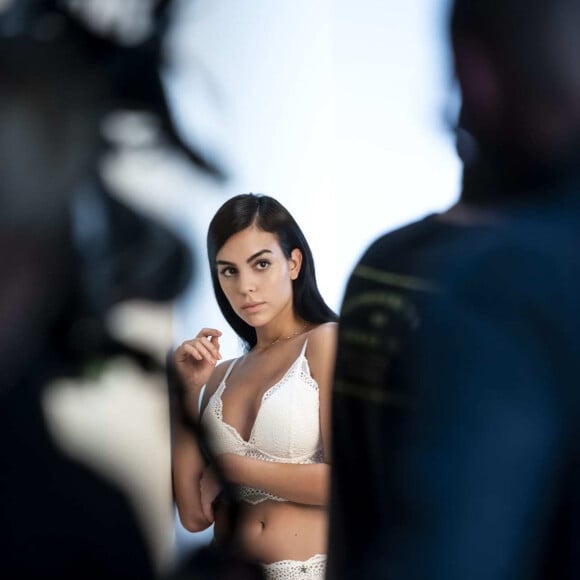 La fiancée de Cristiano Ronaldo, Georgina Rodriguez, figure sur la nouvelle campagne publicitaire de la marque italienne de lingerie Yamamay.