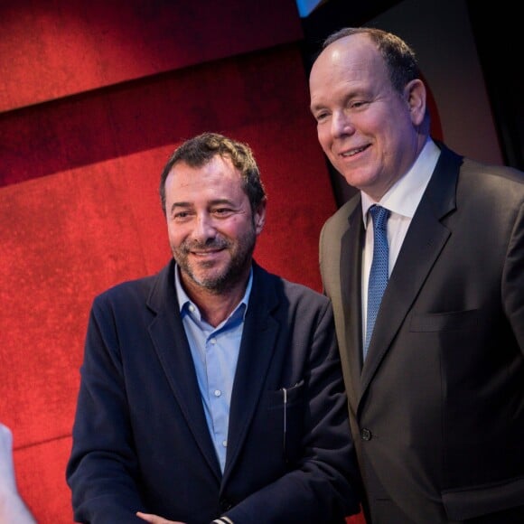 Exclusif - Le prince Albert II de Monaco - Bernard Montiel reçoit le prince Albert II de Monaco sur le plateau de la radio RFM lors de son émission "Une heure avec..." à l'occasion du Tribute to Grace Kelly (du 19 au 28/04 à Monaco). Diffusion le 7 avril 2019 à midi. La rencontre a eu lieu le 2 avril 2019 à Paris © Cyril Moreau / Bestimage