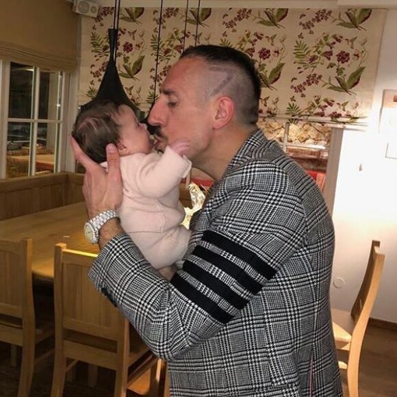 Franck Ribéry photographiée par sa femme Wahiba avec leur fille Keltoum à l'occasion de ses 36 ans. Instagram, le 7 avril 2019.