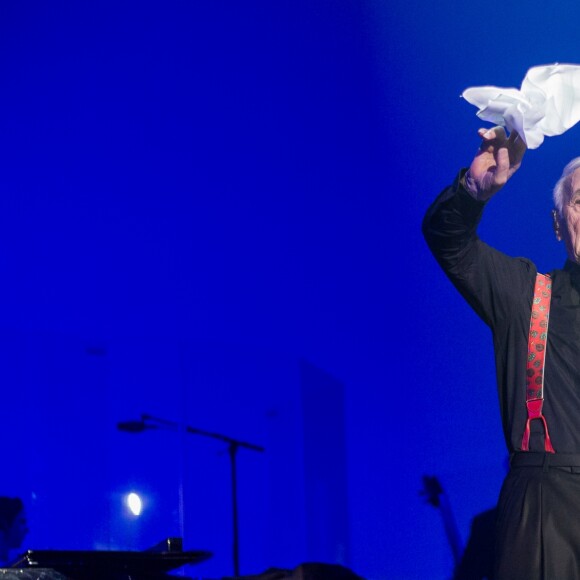 Exclusif - Charles Aznavour en concert à l'Accorhotels Arena (POPB Bercy) à Paris. Le 13 décembre 2017 © Cyril Moreau / Bestimage