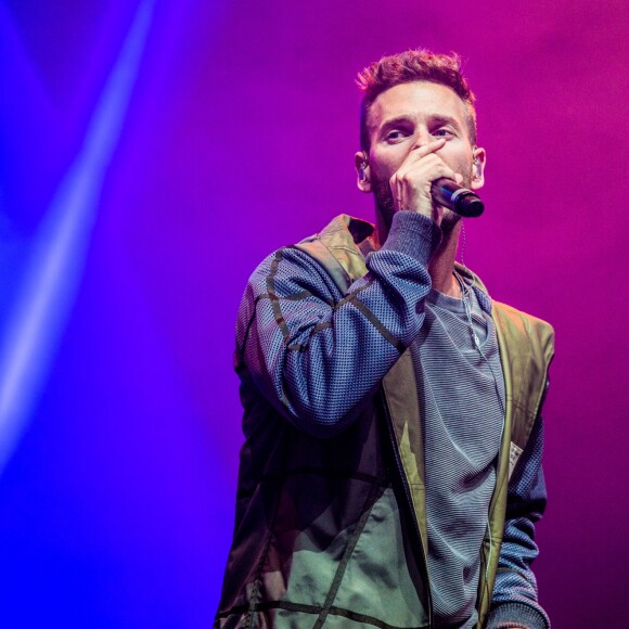 Matt Pokora (M. Pokora) lors de la 8ème édition du concert caritatif "Une nuit à Makala" organisé pour l'association "Les orphelins de Makala" au Zénith de Lille, France, le 19 mars 2019. Le footballeur R.Mavuba fait une fois de plus le pari que la générosité des artistes, des personnalités et des sportifs présents rencontrera celle de milliers de spectateurs. Musique, danse et humour sont au programme durant plus de 3h. Créée par Rio Mavuba, la fondation a vu le jour le 23 avril 2009. Elle a pour but l'encadrement, l'hébergement et la scolarisation de jeunes orphelins issus du quartier dont est originaire le père du footballeur : Makala à Kinshasa en République Démocratique du Congo. Par les fonds récoltés et l'aide précieuse des partenaires bénévoles, le concert caritatif apporte un financement conséquent aux actions réalisées sur place : aménagement et équipements de l'orphelinat, accès à la scolarité et aux loisirs, soins médicaux, etc... © Stéphane Vansteenkiste/Bestimage