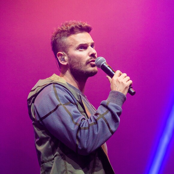 Matt Pokora (M. Pokora) lors de la 8ème édition du concert caritatif "Une nuit à Makala" organisé pour l'association "Les orphelins de Makala" au Zénith de Lille, France, le 19 mars 2019. Le footballeur R.Mavuba fait une fois de plus le pari que la générosité des artistes, des personnalités et des sportifs présents rencontrera celle de milliers de spectateurs. Musique, danse et humour sont au programme durant plus de 3h. Créée par Rio Mavuba, la fondation a vu le jour le 23 avril 2009. Elle a pour but l'encadrement, l'hébergement et la scolarisation de jeunes orphelins issus du quartier dont est originaire le père du footballeur : Makala à Kinshasa en République Démocratique du Congo. Par les fonds récoltés et l'aide précieuse des partenaires bénévoles, le concert caritatif apporte un financement conséquent aux actions réalisées sur place : aménagement et équipements de l'orphelinat, accès à la scolarité et aux loisirs, soins médicaux, etc... © Stéphane Vansteenkiste/Bestimage