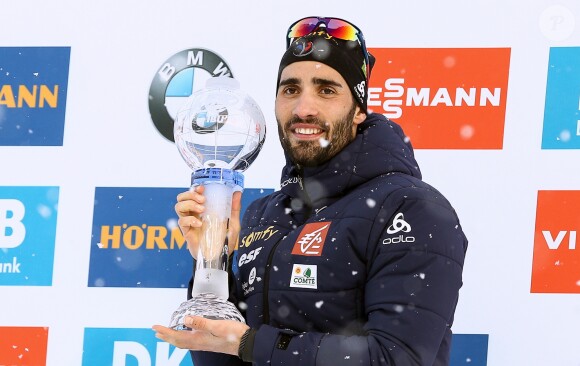 Martin Fourcade remporte son 7ème globe de crystal d'affilée à Tyumen en Russie. Tyumen le 25 mars 2018.