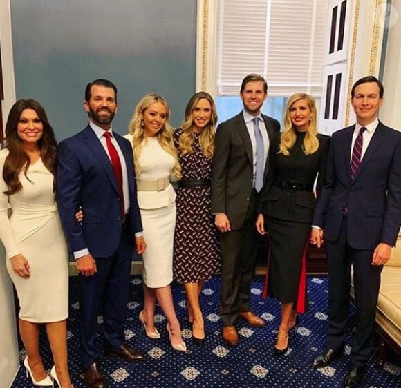 Kimberly Guilfoyle, son compagnon Donald Trump Jr., Tiffany Trump, Lara Trump, son mari Eric Trump, Ivanka Trump et son mari Jared Kushner. Février 2019.