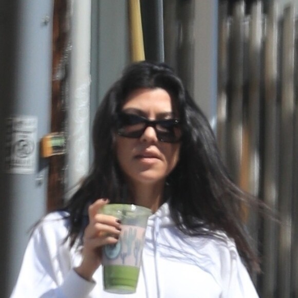 Exclusif - Kourtney Kardashian fait du shopping avec son ex compagnon Luka Sabbat dans le quartier de West Hollywood à Los Angeles. Le 30 mars 2019.