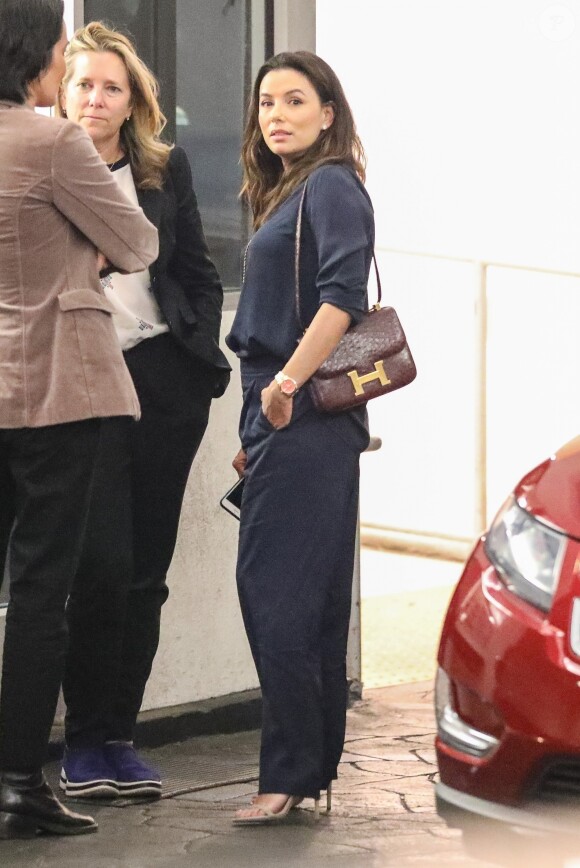 Exclusif - Eva Longoria sort dîner avec des amies chez E. Baldi à Beverly Hills le 10 avril 2019.