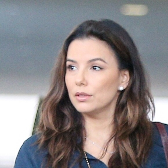 Exclusif - Eva Longoria se dirige vers le restaurant E. Baldi pour un dîner entre amies à Los Angeles le 10 avril 2019.
