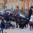 Exclusif - Pippa Middleton Matthews en train de promener ses chiens accompagnée de son fils Arthur dans les rues de Londres. Le 5 avril 2019.