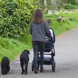 Exclusif - Pippa Middleton Matthews a été aperçue en train de promener ses chiens accompagnée de son fils Arthur dans les rues de Londres, le 5 avril 2019.