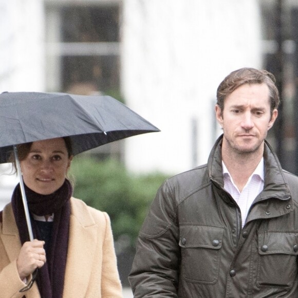 Exclusif - Pippa Middleton et son mari James Matthews promènent leur fils Arthur Matthews dans les rues de Londres. Le 1er décembre 2018