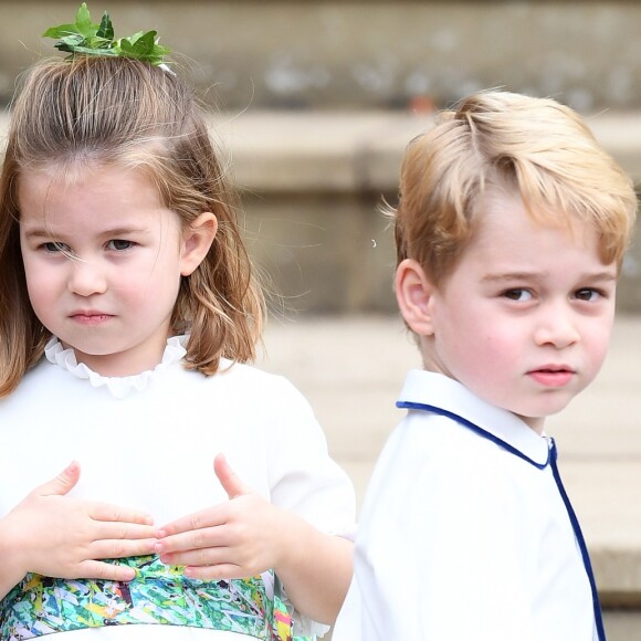 La princesse Charlotte de Cambridge, le prince George - Sorties après la cérémonie de mariage de la princesse Eugenie d'York et Jack Brooksbank en la chapelle Saint-George au château de Windsor le 12 octobre 2018. La princesse Charlotte de Cambridge, le prince George de Cambridge - Cérémonie de mariage de la princesse Eugenie d'York et Jack Brooksbank en la chapelle Saint-George au château de Windsor le 12 octobre 2018.