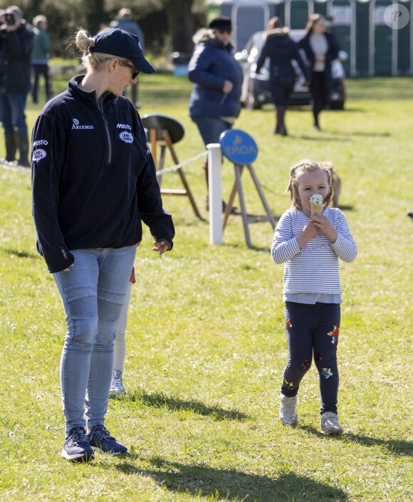 Zara Phillips (Zara Tindall) et sa fille Mia Tindall au centre d'entrainement équestre "Land Rover Novice & Intermediate Horse Trials" de Gatcombe Park, Royaume Uni, le 24 mars 2019.