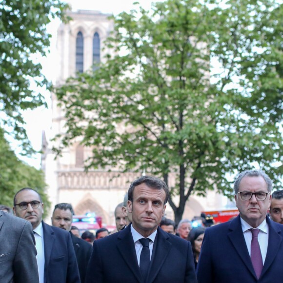 Le premier ministre, Edouard Philippe, le secrétaire d'État à l’Intérieur Laurent Nuñez, le président de la République française, Emmanuel Macron et le président de l'assemblée nationale, Richard Ferrand - Le président de la République française est venu constater les dégâts provoqués par l'incendie survenu en la cathédrale Notre-Dame de Paris, France, le 15 avril 2019. © Stéphane Lemouton/Bestimage