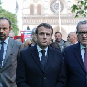 Le premier ministre, Edouard Philippe, le président de la République française, Emmanuel Macron et le président de l'assemblée nationale, Richard Ferrand - Le président de la République française est venu constater les dégâts provoqués par l'incendie survenu en la cathédrale Notre-Dame de Paris, France, le 15 avril 2019. © Stéphane Lemouton/Bestimage