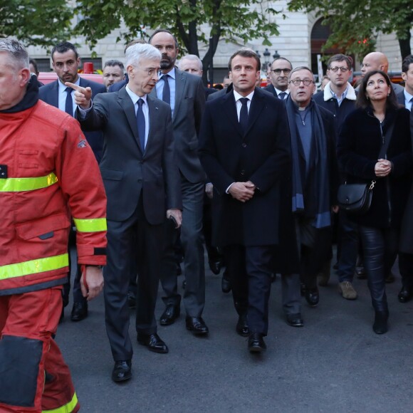 Didier Lallement, préfet de Police de Paris, Edouard Philippe, Premier ministre, le président de la République française, Emmanuel Macron, le secrétaire d'État à l’Intérieur Laurent Nuñez, monseigneur Patrick Chauvet recteur-archiprêtre de la cathédrale Notre-Dame de Paris, la maire de Paris, Anne Hidalgo, la Première dame Brigitte Macron - Le président de la République française est venu constater les dégâts provoqués par l'incendie survenu en la cathédrale Notre-Dame de Paris, France, le 15 avril 2019. © Stéphane Lemouton/Bestimage