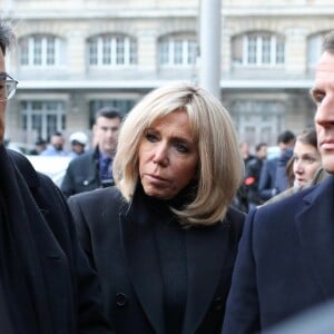 Le président de la République française, Emmanuel Macron, la Première dame Brigitte Macron et l'archevêque de Paris Michel Aupetit - Le président de la République française est venu constater les dégâts provoqués par l'incendie survenu en la cathédrale Notre-Dame de Paris, France, le 15 avril 2019. © Stéphane Lemouton/Bestimage