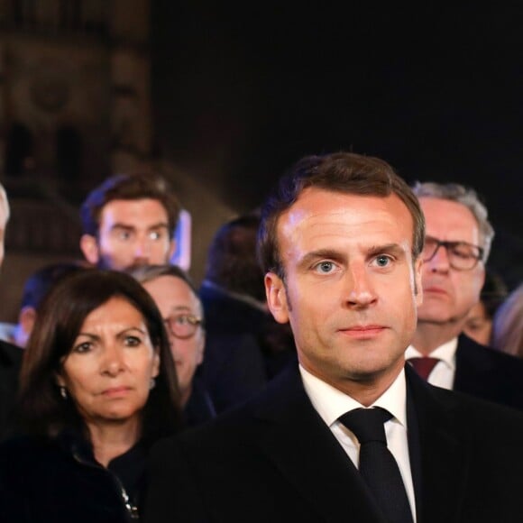 Le premier ministre, Edouard Philippe, Franck Riester, ministre de la Culture, la maire de Paris, Anne Hidalgo, le président de la République française, Emmanuel Macron, Richard Ferrand, président de l'Assemblée Nationale, la Première Dame Brigitte Macron et l'archevêque de Paris Michel Aupetit - Le président de la République française est venu constater les dégâts provoqués par l'incendie survenu en la cathédrale Notre-Dame de Paris, France, le 15 avril 2019. © Stéphane Lemouton/Bestimage