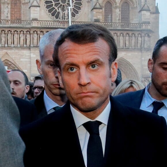 Le président de la République Emmanuel Macron - Le président de la République française est venu constater les dégâts provoqués par l'incendie survenu en la cathédrale Notre-Dame de Paris, France, le 15 avril 2019. © Philippe Wojazer/Pool/Bestimage