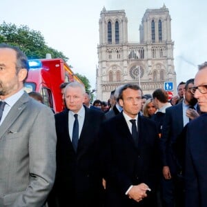 Le premier ministre, Edouard Philippe, le président de la république, Emmanuel Macron, sa femme la Première Dame Brigitte Macron et Richard Ferrand, président de l'Assemblée Nationale - Le président de la République française est venu constater les dégâts provoqués par l'incendie survenu en la cathédrale Notre-Dame de Paris, France, le 15 avril 2019. © Philippe Wojazer/Pool/Bestimage