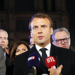 Le premier ministre, Edouard Philippe, Franck Riester, ministre de la Culture, la maire de Paris, Anne Hidalgo, le président de la république, Emmanuel Macron, Richard Ferrand, président de l'Assemblée Nationale, la Première Dame Brigitte Macron et l'archevêque de Paris Michel Aupetit - Le président de la République française est venu constater les dégâts provoqués par l'incendie survenu en la cathédrale Notre-Dame de Paris, France, le 15 avril 2019. © Philippe Wojazer/Pool/Bestimage