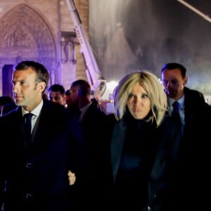 Didier Lallement, préfet de Police de Paris, Le président de la République Emmanuel Macron et sa femme la Première Dame Brigitte Macron - Le président de la République française est venu constater les dégâts provoqués par l'incendie survenu en la cathédrale Notre-Dame de Paris, France, le 15 avril 2019. © Philippe Wojazer/Pool/Bestimage