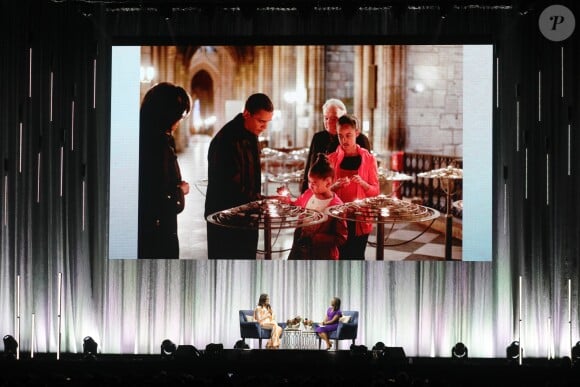 Conférence de l'ex-première dame américaine, Michelle Obama à l'AccordHotel Arena à Paris dans le cadre de la promotion de son best-seller Becoming ("Devenir" dans sa version française) sorti en novembre dernier le 16 avril 2019. Michelle Obama a également évoqué de façon trés émouvante l'incendie de Notre-Dame. Lorsque l'incendie était en train de ravager la cathédrale Notre-Dame elle dinait sur la péniche d'Alain Ducasse sur les bords de Seine. © Dominique Jacovides/Bestimage