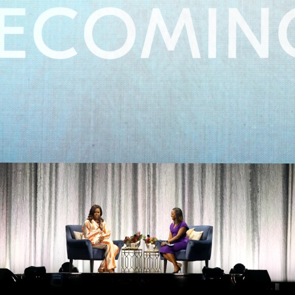 Conférence de l'ex-première dame américaine, Michelle Obama à l'AccordHotel Arena à Paris dans le cadre de la promotion de son best-seller Becoming ("Devenir" dans sa version française) sorti en novembre dernier le 16 avril 2019. Michelle Obama a également évoqué de façon trés émouvante l'incendie de Notre-Dame. Lorsque l'incendie était en train de ravager la cathédrale Notre-Dame elle dinait sur la péniche d'Alain Ducasse sur les bords de Seine. © Dominique Jacovides/Bestimage