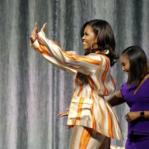 Conférence de l'ex-première dame américaine, Michelle Obama à l'AccordHotel Arena à Paris dans le cadre de la promotion de son best-seller Becoming ("Devenir" dans sa version française) sorti en novembre dernier le 16 avril 2019. Michelle Obama a également évoqué de façon trés émouvante l'incendie de Notre-Dame. Lorsque l'incendie était en train de ravager la cathédrale Notre-Dame elle dinait sur la péniche d'Alain Ducasse sur les bords de Seine. © Dominique Jacovides/Bestimage