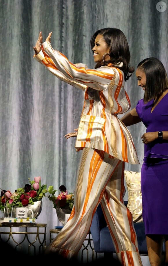 Conférence de l'ex-première dame américaine, Michelle Obama à l'AccordHotel Arena à Paris dans le cadre de la promotion de son best-seller Becoming ("Devenir" dans sa version française) sorti en novembre dernier le 16 avril 2019. Michelle Obama a également évoqué de façon trés émouvante l'incendie de Notre-Dame. Lorsque l'incendie était en train de ravager la cathédrale Notre-Dame elle dinait sur la péniche d'Alain Ducasse sur les bords de Seine. © Dominique Jacovides/Bestimage