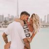 Jessica Thivenin, enceinte, dans les bras de son amoureux Thibault Kuro Garcia. Instagram, le 20 avril 2019