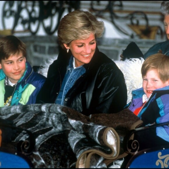 ARCHIVES - LA PRINCESSE LADY DIANA D' ANGLETERRE ET SES FILS LES PRINCE HARRY ET WILLIAM EN VACANCES A LECH EN 1993.