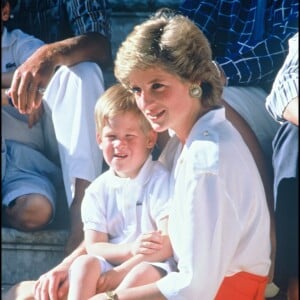 ARCHIVES - LA PRINCESSE LADY DIANA ET LE PRINCE HARRY RDV A PALMA DE MAJORQUE EN 1988.