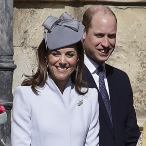 Zara Tindall, Mike Tindall, le prince William, duc de Cambridge, et Catherine (Kate) Middleton, duchesse de Cambridge, et la reine Elisabeth II d'Angleterre, arrivent pour assister à la messe de Pâques à la chapelle Saint-Georges du château de Windsor, le 20 avril 2019.