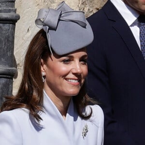 Catherine (Kate) Middleton, duchesse de Cambridge, et la reine Elisabeth II d'Angleterrearrivent pour assister à la messe de Pâques à la chapelle Saint-Georges du château de Windsor, le 20 avril 2019.