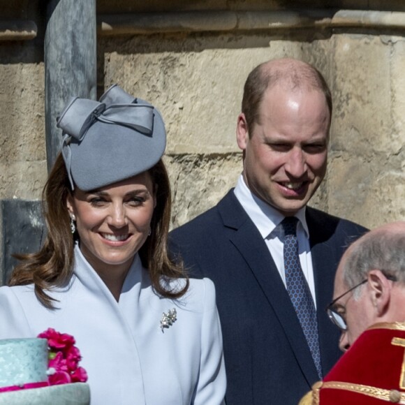 Zara Phillips (Zara Tindall), Mike Tindall, le prince William, duc de Cambridge, et Catherine (Kate) Middleton, duchesse de Cambridge, le prince Andrew, duc d'York et la reine Elisabeth II d'Angleterre, arrivent pour assister à la messe de Pâques à la chapelle Saint-Georges du château de Windsor, le 21 avril 2119.