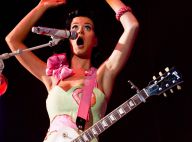 Katy Perry : avec ses dessous de grand-mère et sa guitare à la main... elle n'a peur de rien !